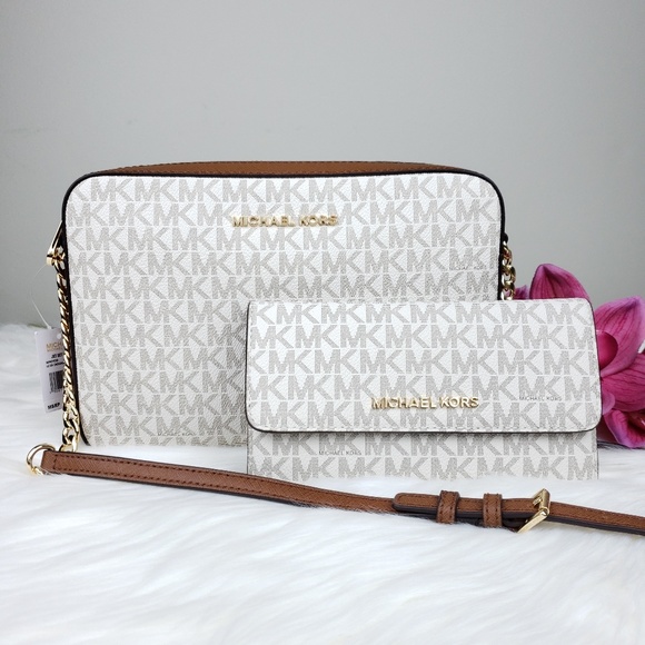 Michael Kors Handbags - 🌺Michael Kors crossbody and wallet set Vanilla MK